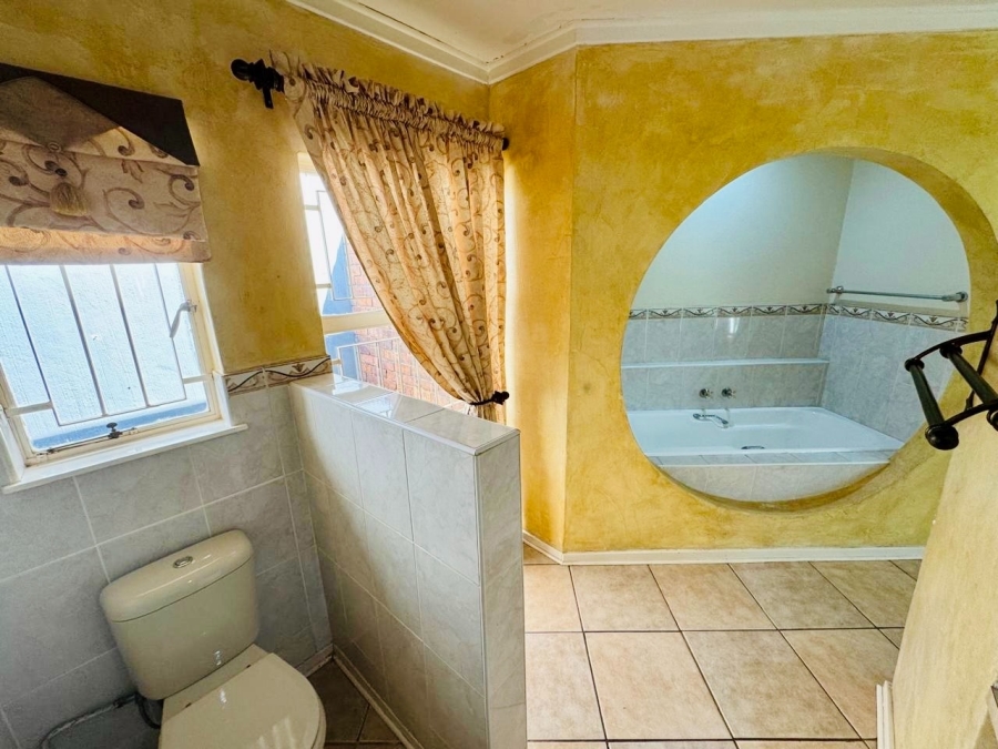 4 Bedroom Property for Sale in Heuwelsig Free State
